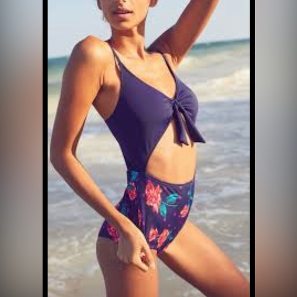 Out from Under one price swimsuit - Picture 1 of 4